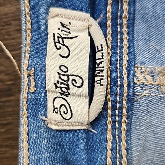 Indigo Rein Juniors' Patch Ripped Skinny Ankle Jeans Fun Patches & Pins  Size 3 - Picture 9 of 17